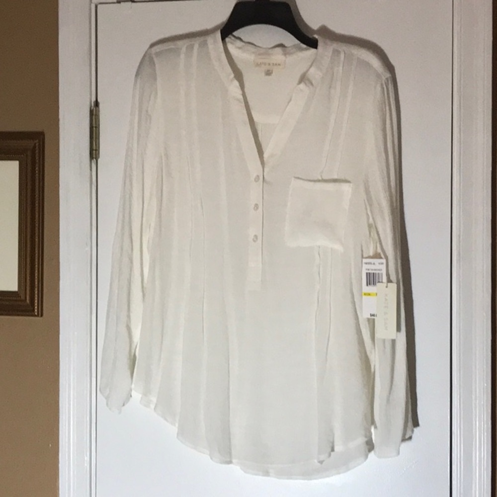 NWT.  KATE & SAM SHEER IVORY TOP. MEDIUM